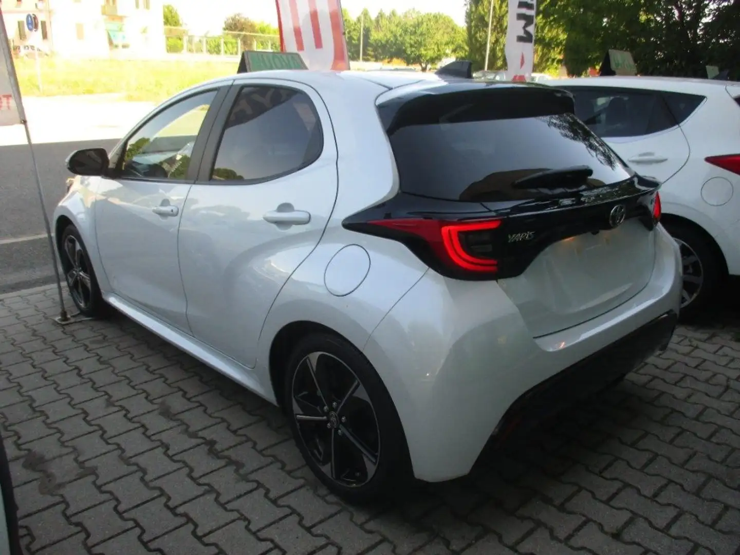 Toyota Yaris 1.5 130 Hybrid 5 porte Lounge - NEOPATENTATI Wit - 2