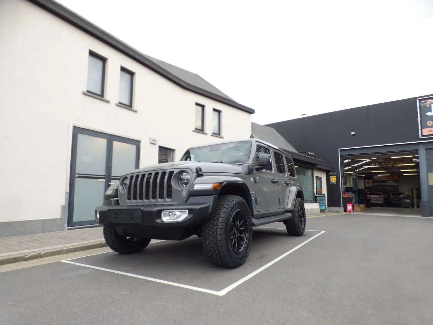 Jeep Wrangler Unlimited Phev hybride**Stock**10 km **Nieuw** Gris - 1