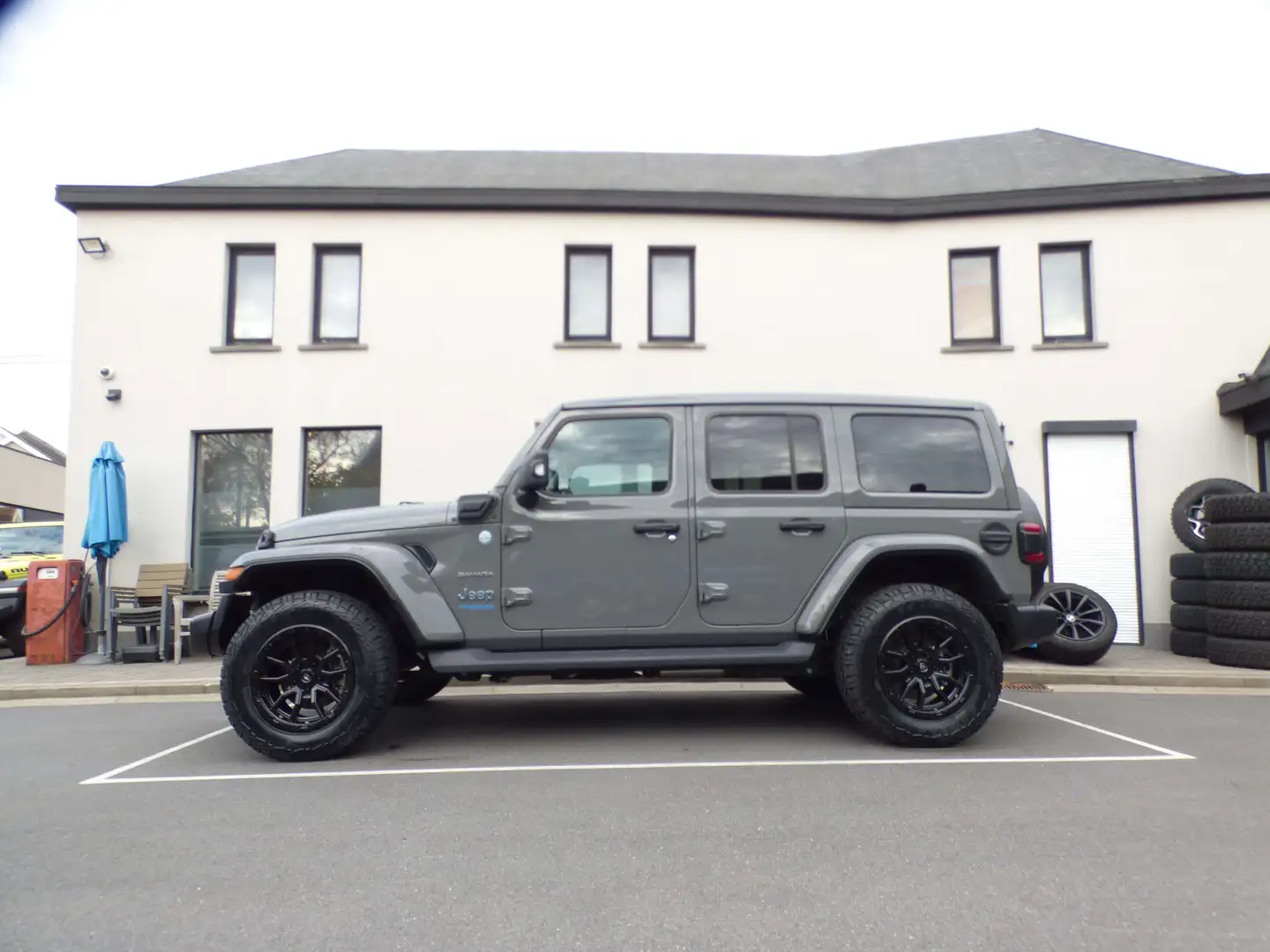 Jeep Wrangler Unlimited Phev hybride**Stock**10 km **Nieuw** Gris - 2