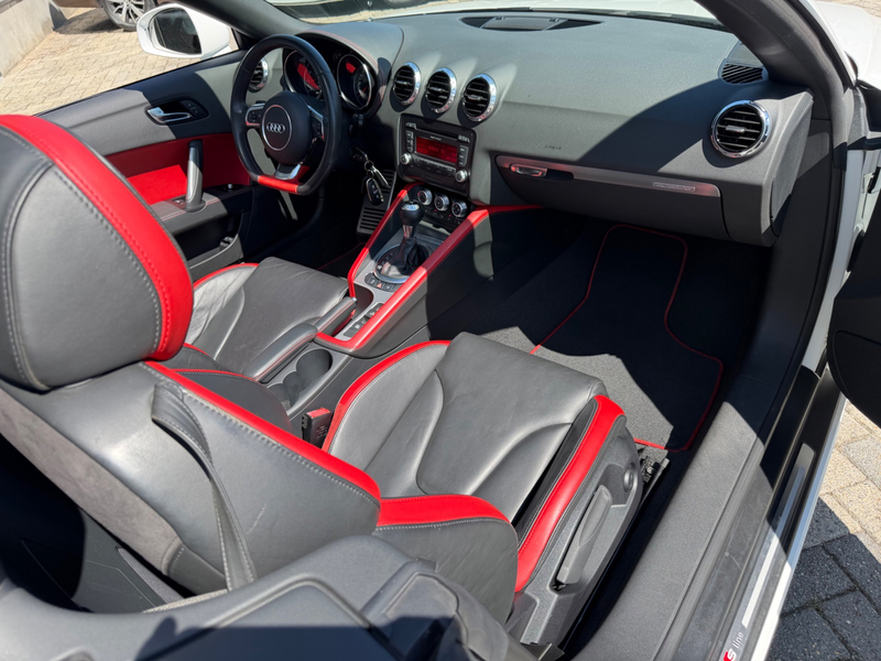 Audi TT Roadster 2.0 TFSI quattro Exclusive S-Line — photo 12