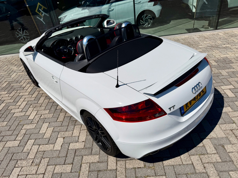 Audi TT Roadster 2.0 TFSI quattro Exclusive S-Line — photo 2