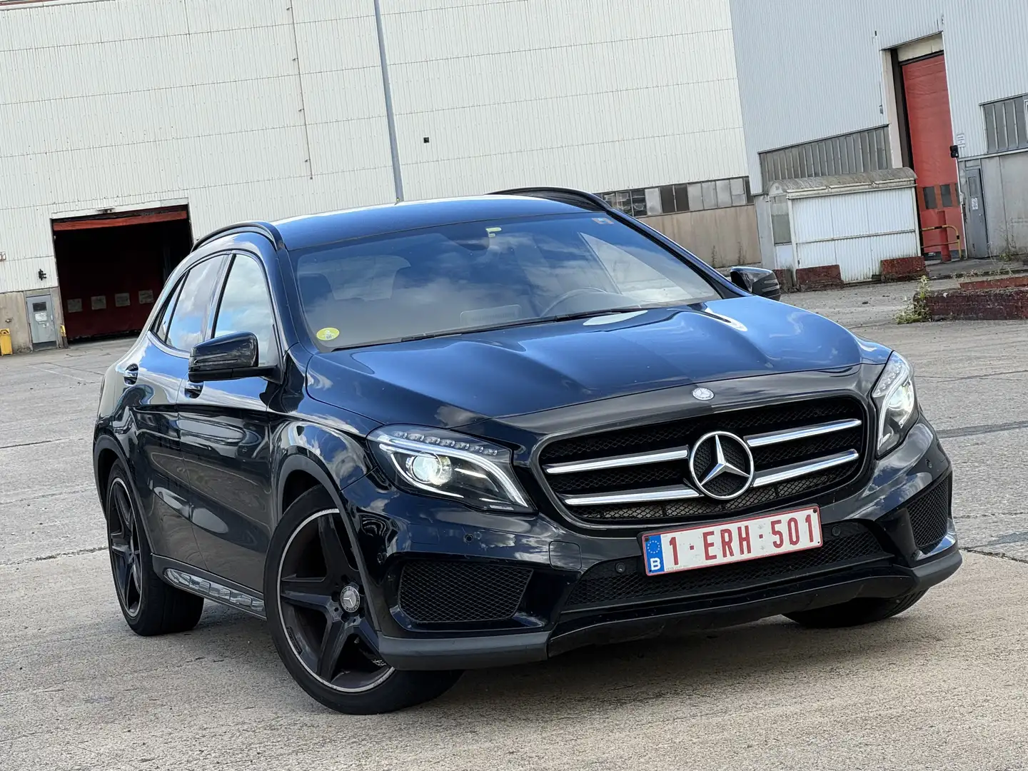 Mercedes-Benz GLA 180 D PACK AMG/BLACK EDITION/FACELIFT/FULLOPTIONS Zwart - 2
