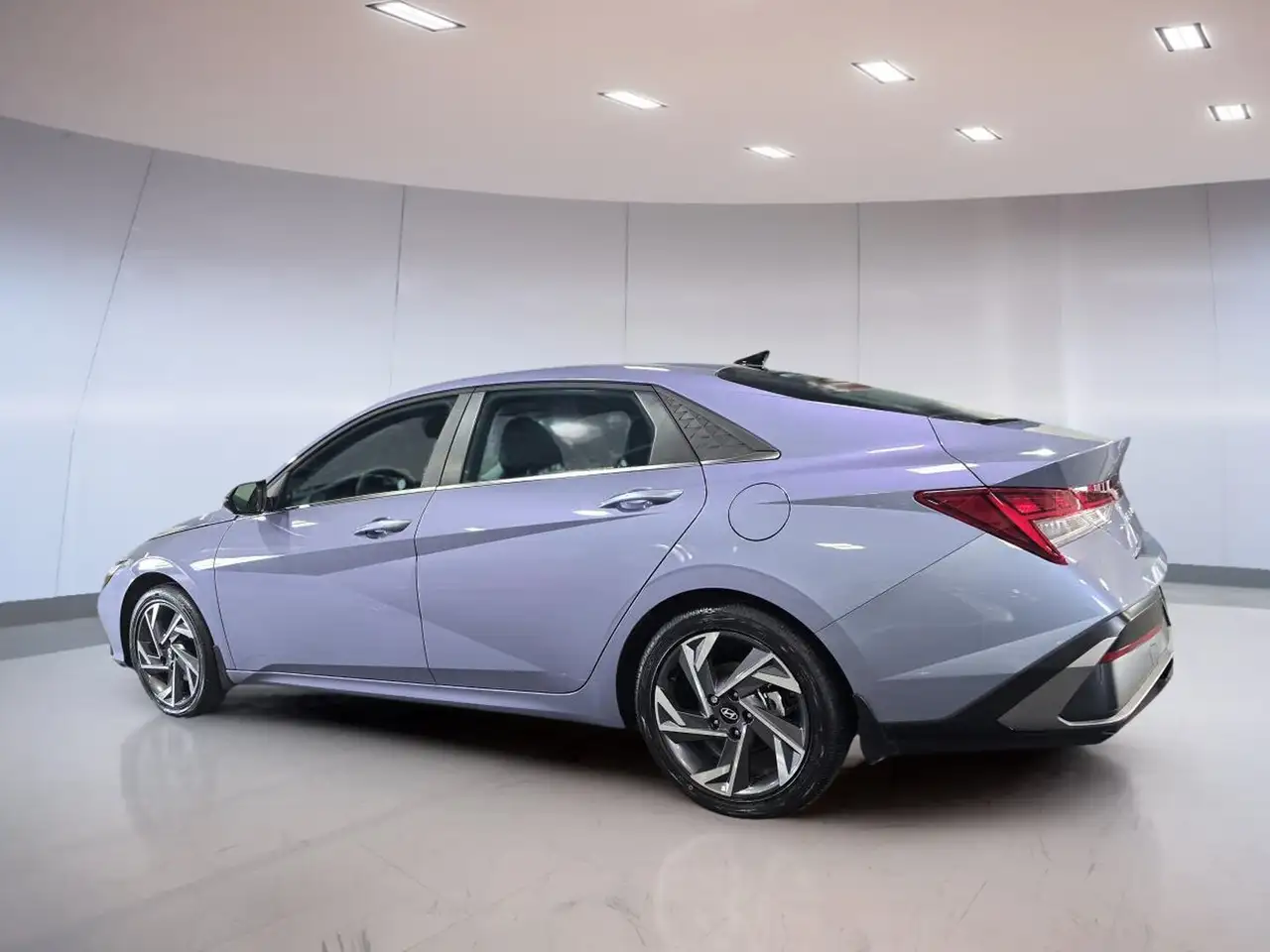 Hyundai ELANTRA снимка Hyundai ELANTRA
