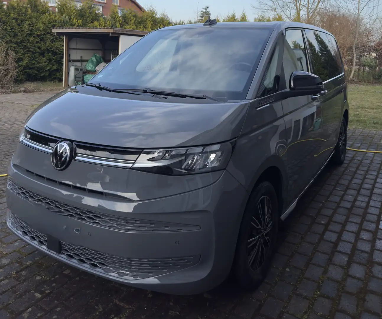 Volkswagen T7 Multivan Life 1.5 TSI DSG 100KW EZ 09/2022 Campingbox Inkl. Gri - 2