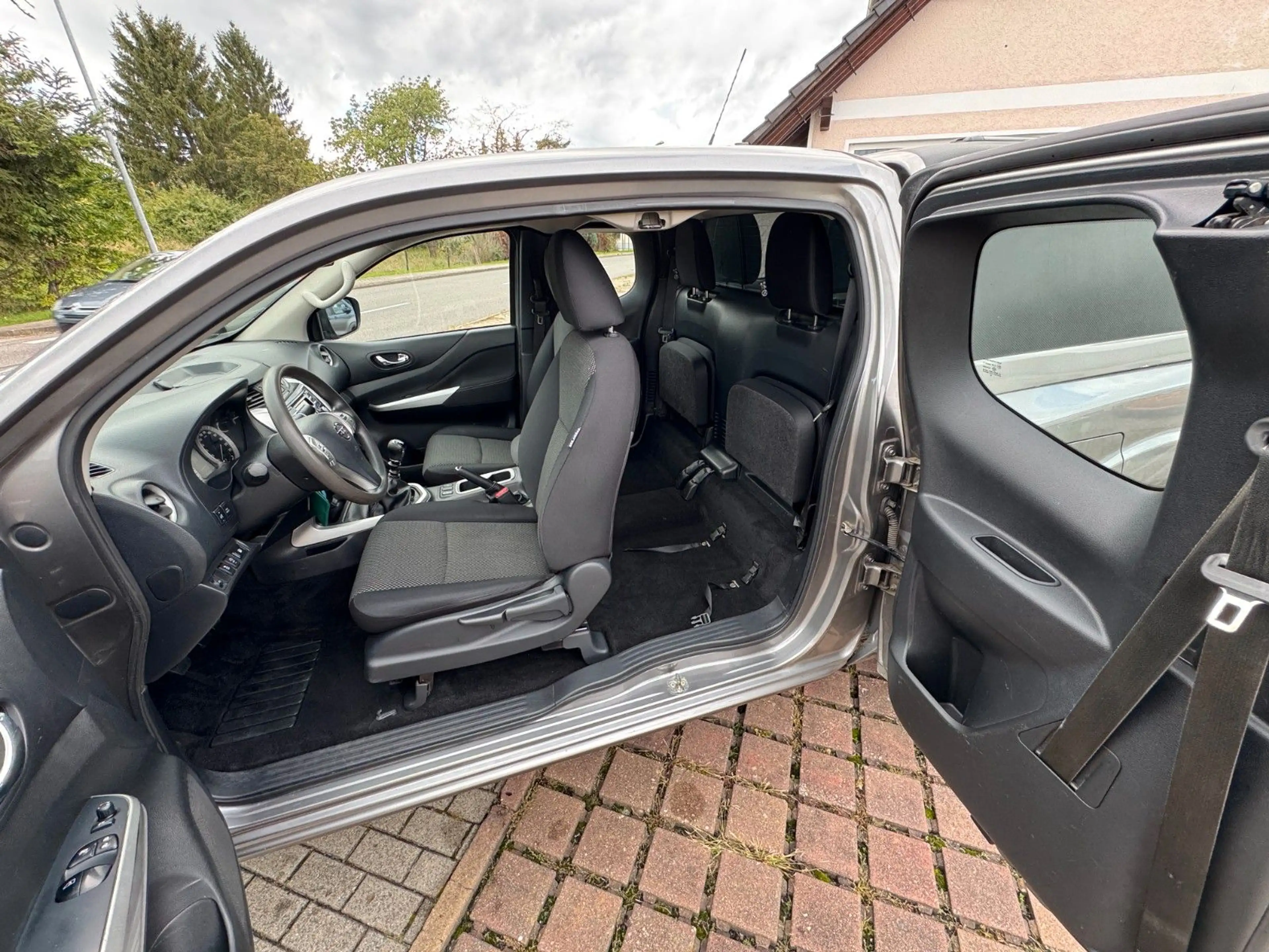 Nissan Navara NP300 Acenta King Cab 4x4 — photo 10