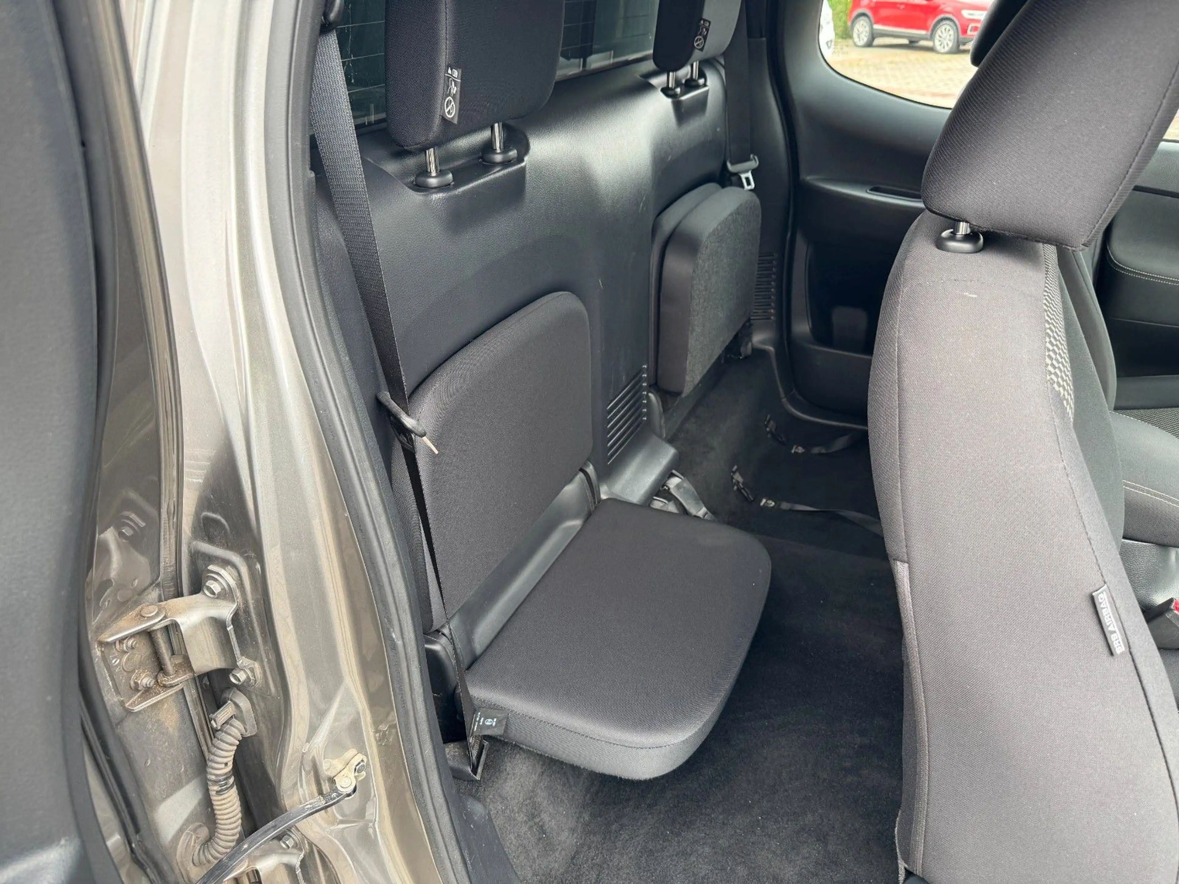 Nissan Navara NP300 Acenta King Cab 4x4 — photo 14