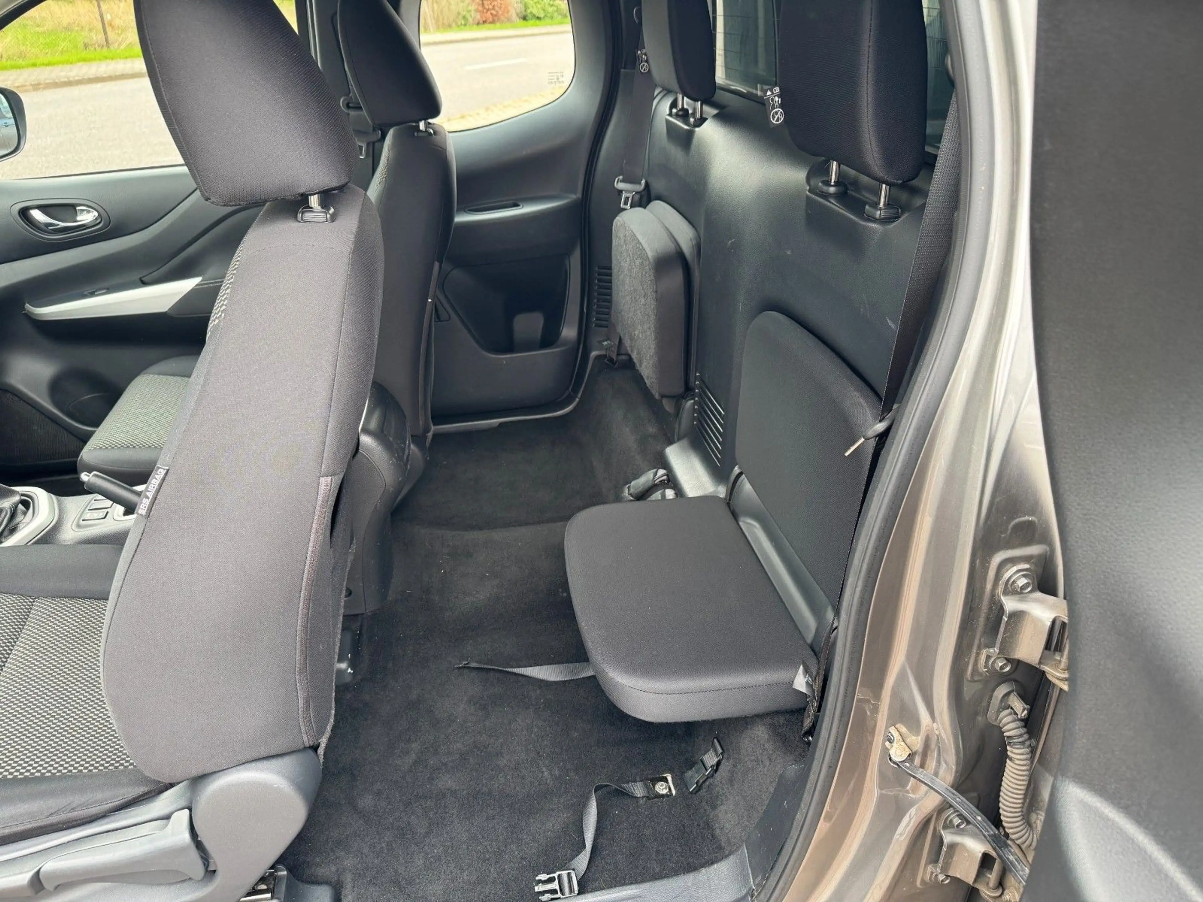 Nissan Navara NP300 Acenta King Cab 4x4 — photo 11