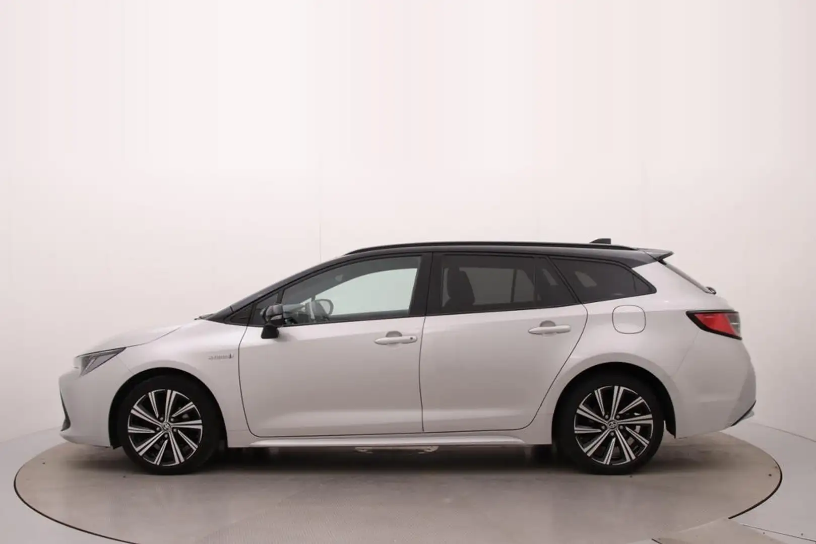 Toyota Corolla Touring Sports 1.8 Hybrid Executive Automaat | Hea Zilver - 2