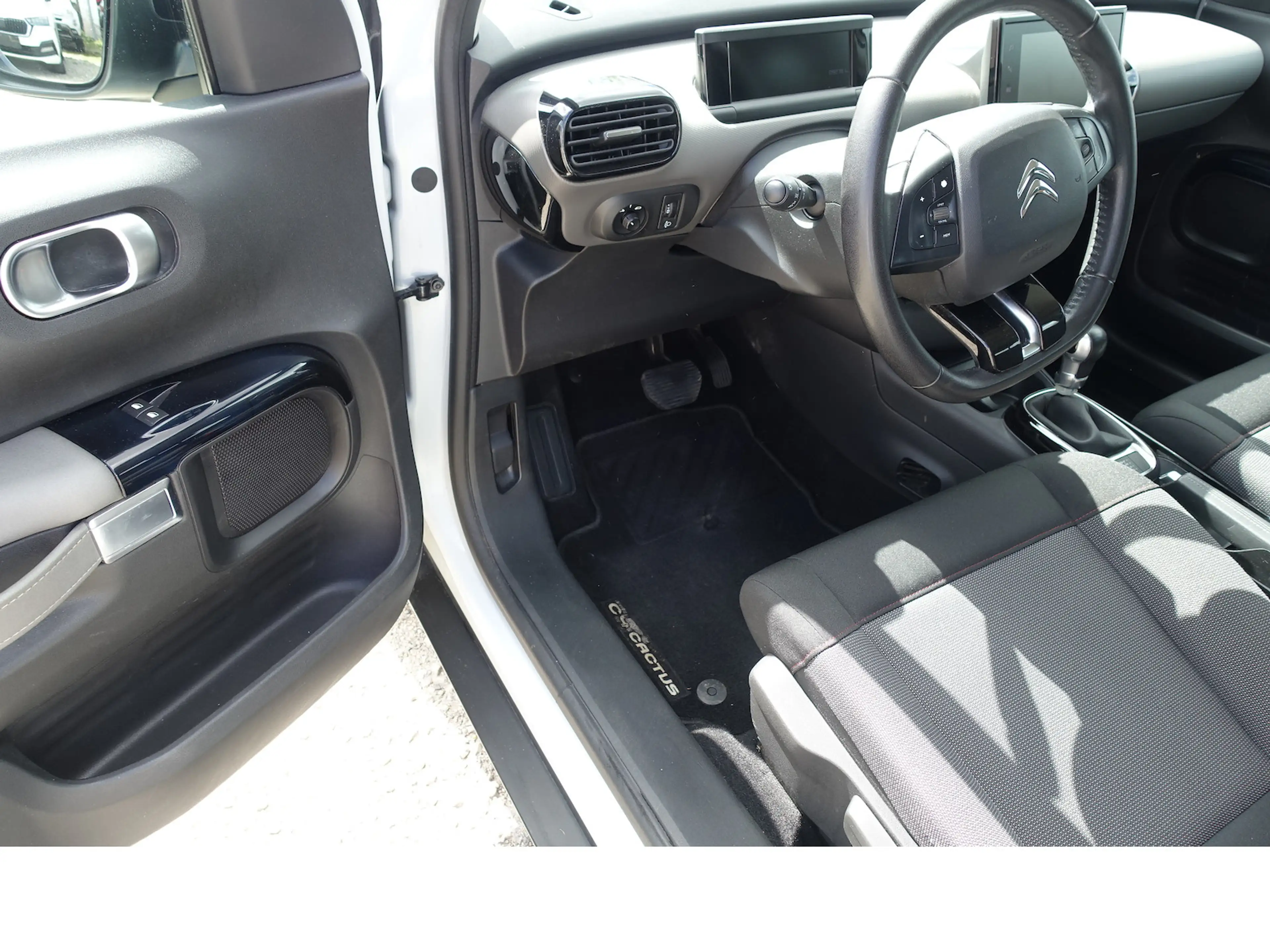 Citroen C4 Cactus Feel Autom. Navi PDC Kamera Zahnriemen neu — photo 7