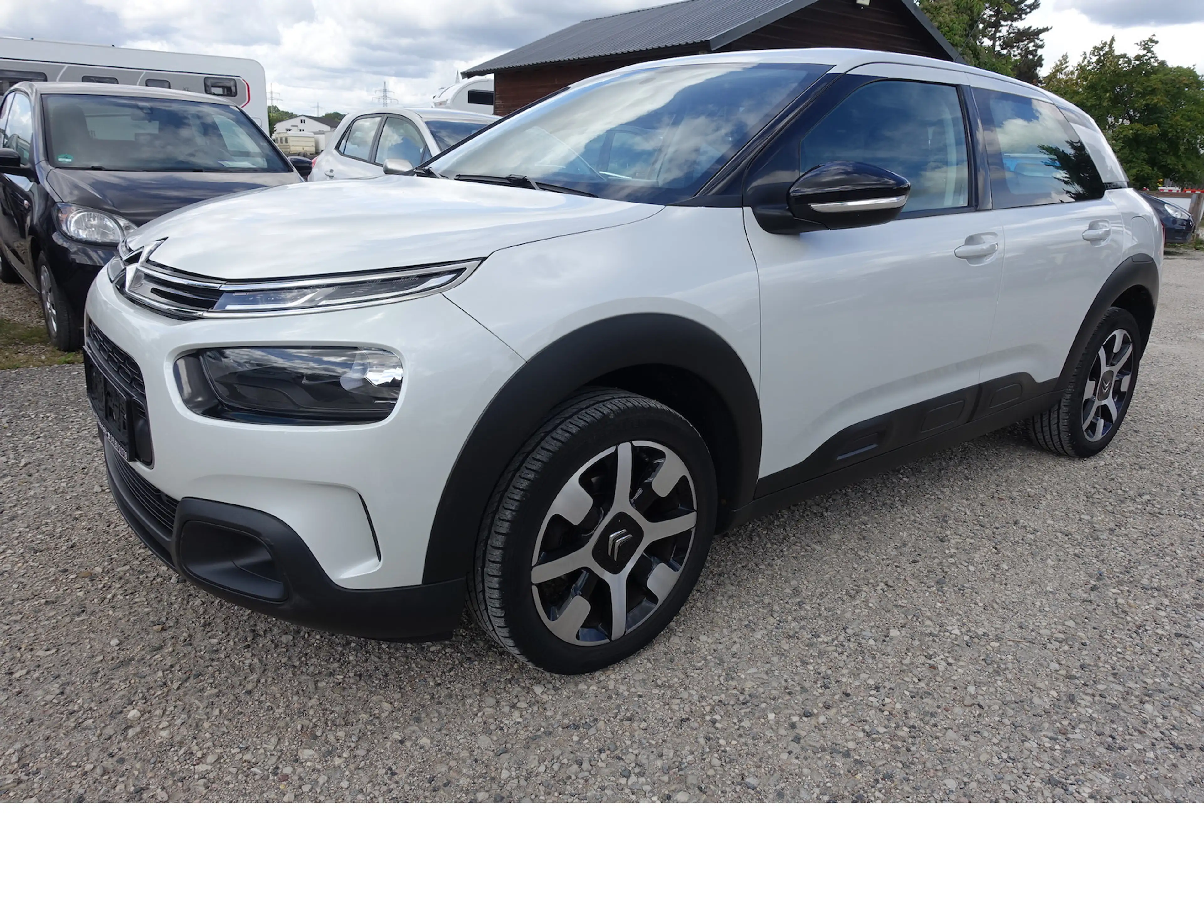 Citroen C4 Cactus Feel Autom. Navi PDC Kamera Zahnriemen neu