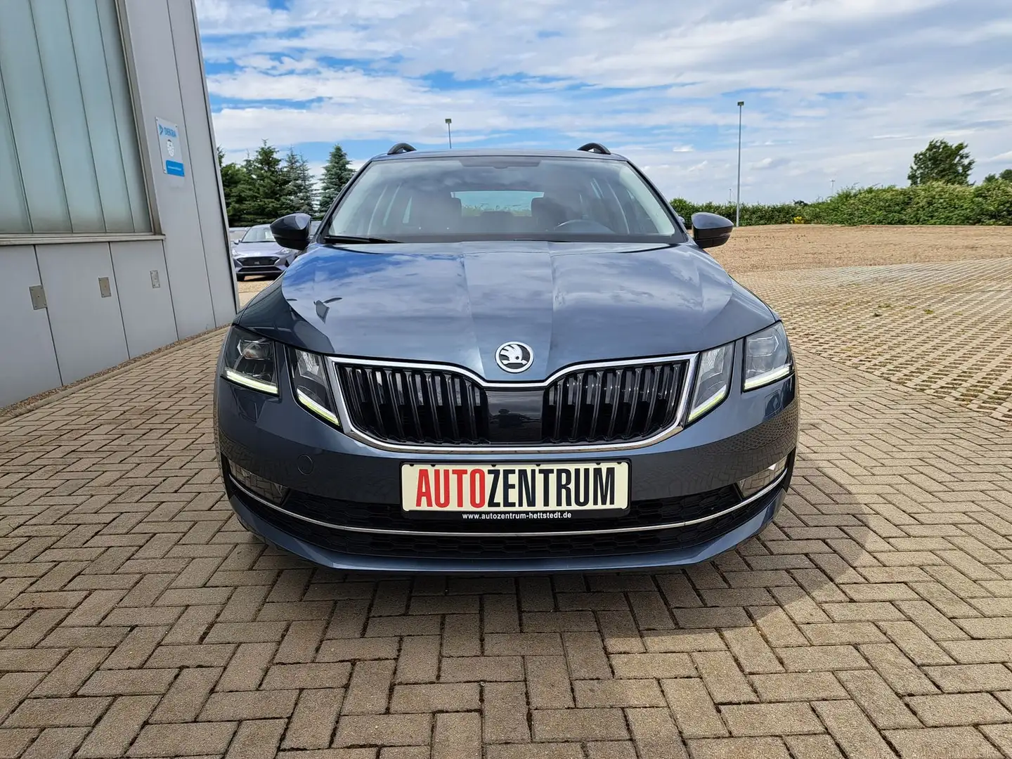 Skoda Octavia 1.5 TSI Style DSG NAVI KAMERA SHZ LED Grijs - 2