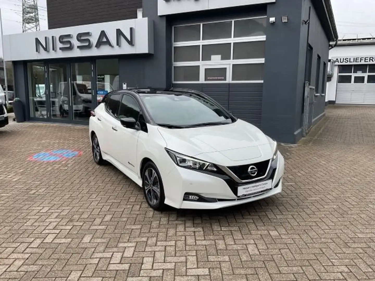 Nissan Leaf 40kWh Tekna BOSE Leder LED Navi AVM-Kamera Noir - 2
