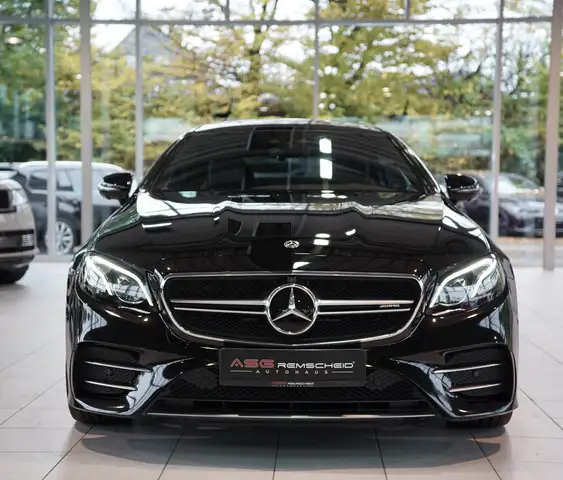 Mercedes-Benz E-Class view 4