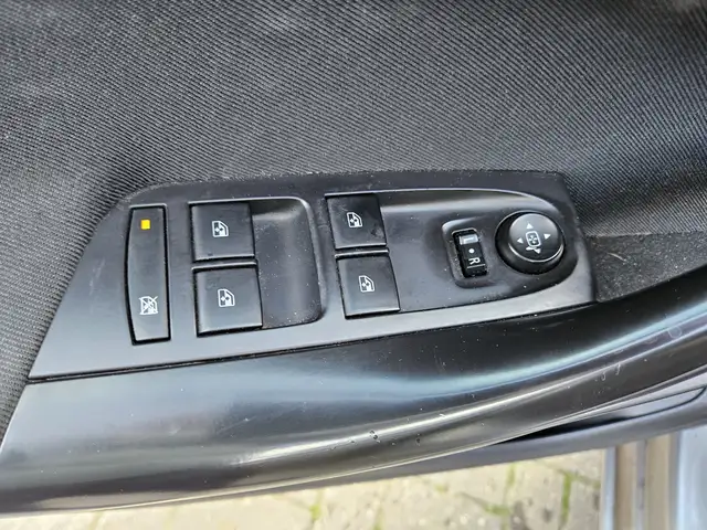 Opel Astra view 6