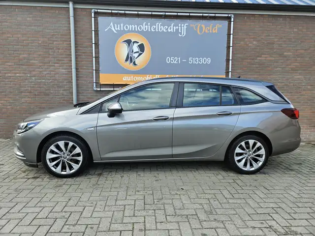 Opel Astra view 3