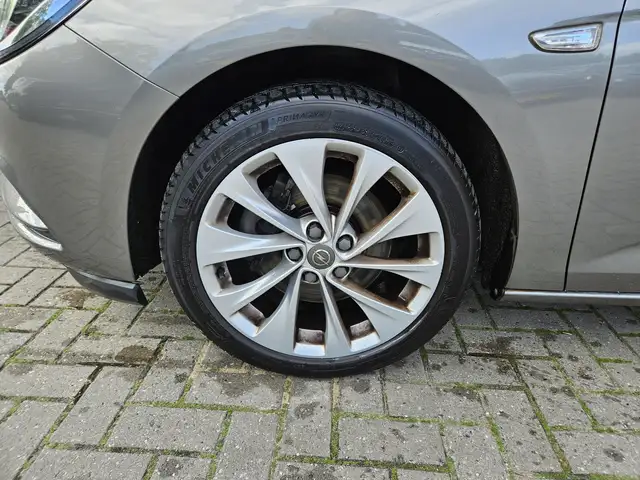 Opel Astra view 4