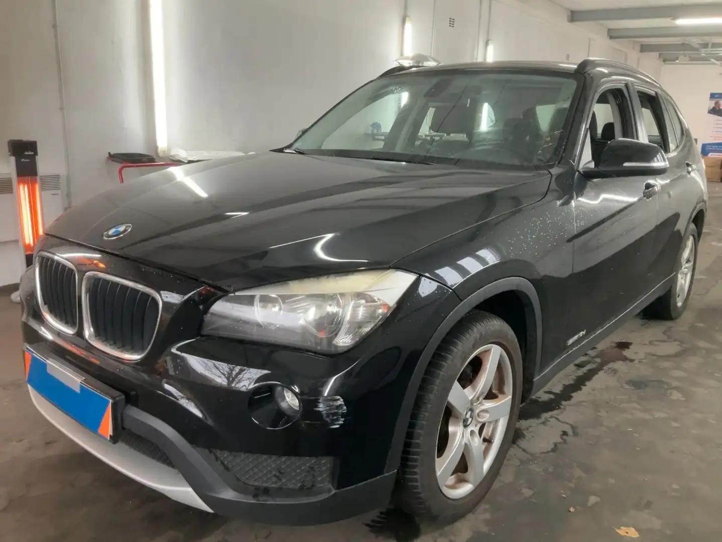 BMW X1 18 d sDrive*SHZ*TMP*PDC*HU Neu*EU5*2.Hand Noir - 1