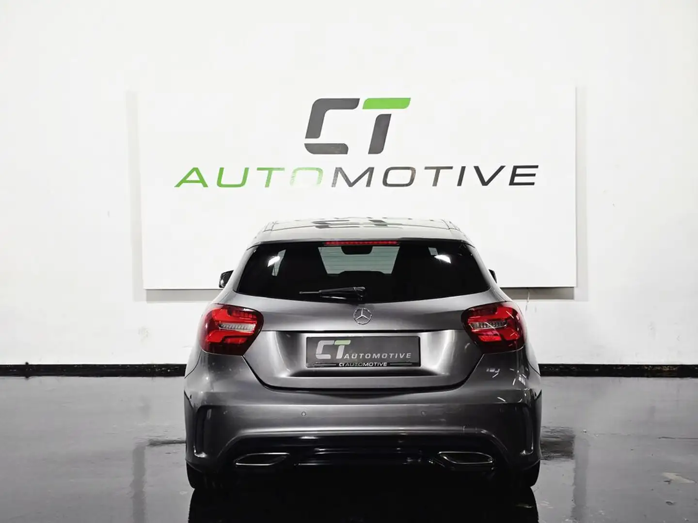Mercedes-Benz A 200 d 4MATIC AMG-Line Aut. Grau - 2