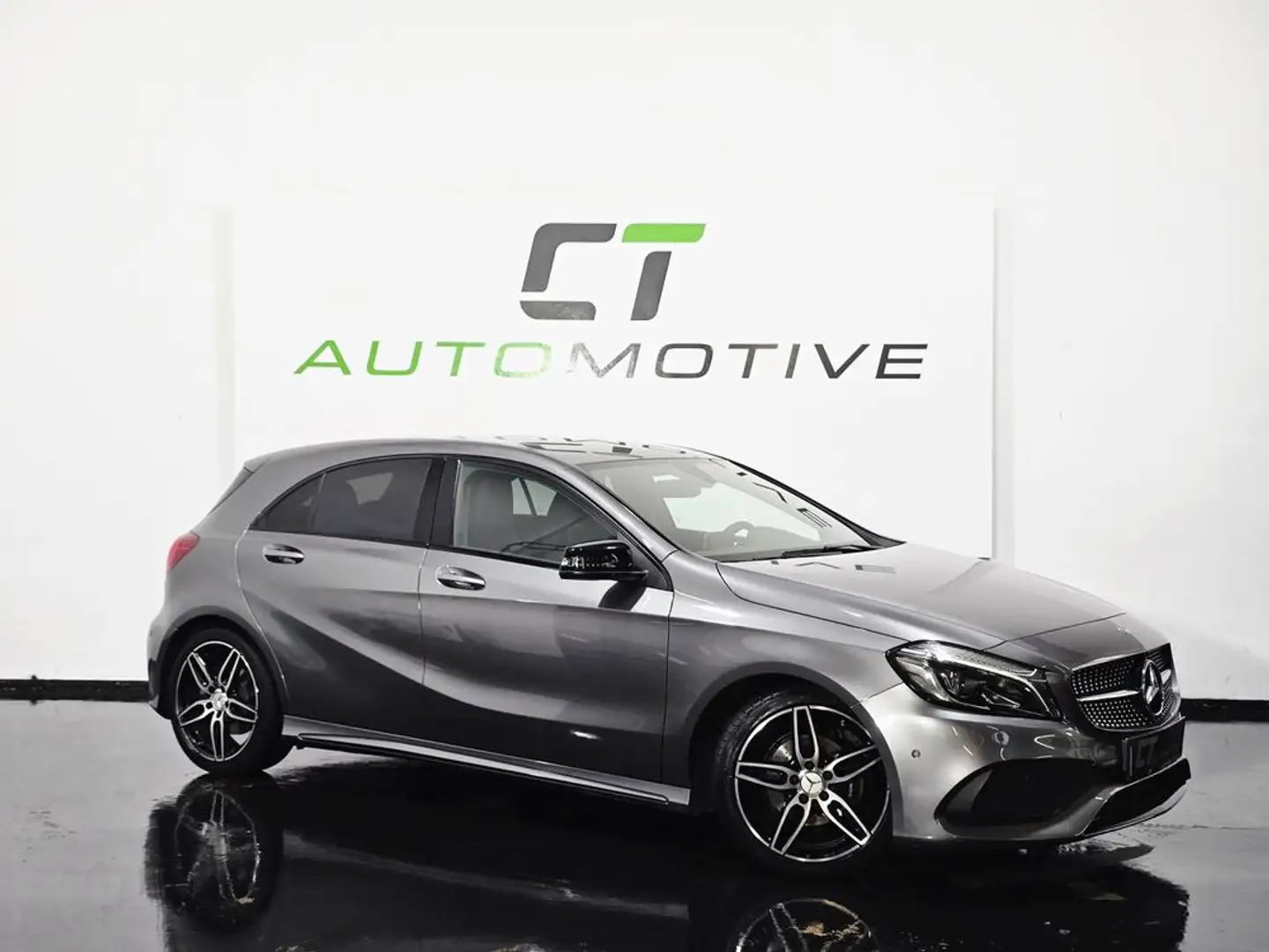 Mercedes-Benz A 200 d 4MATIC AMG-Line Aut. Grau - 1