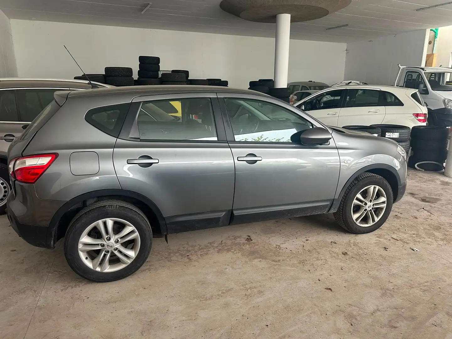 Nissan Qashqai Qashqai 2,0 dCi  4WD DPF Acenta Euro5 110000km! Grau - 2