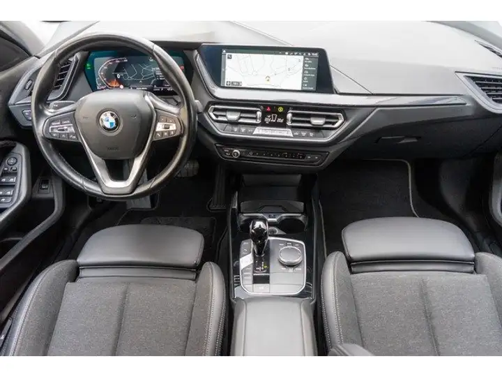 BMW Serie 1 118d (F40) 2023, foto 36