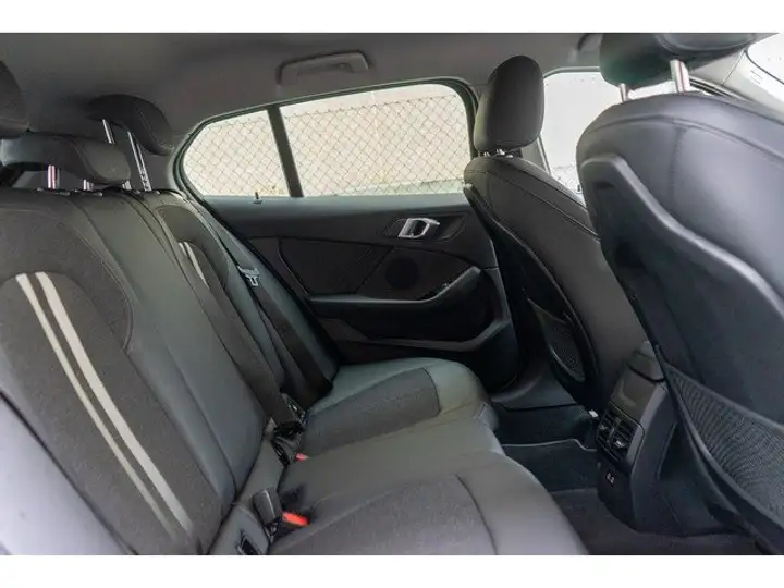 BMW Serie 1 118d (F40) 2023, foto 25