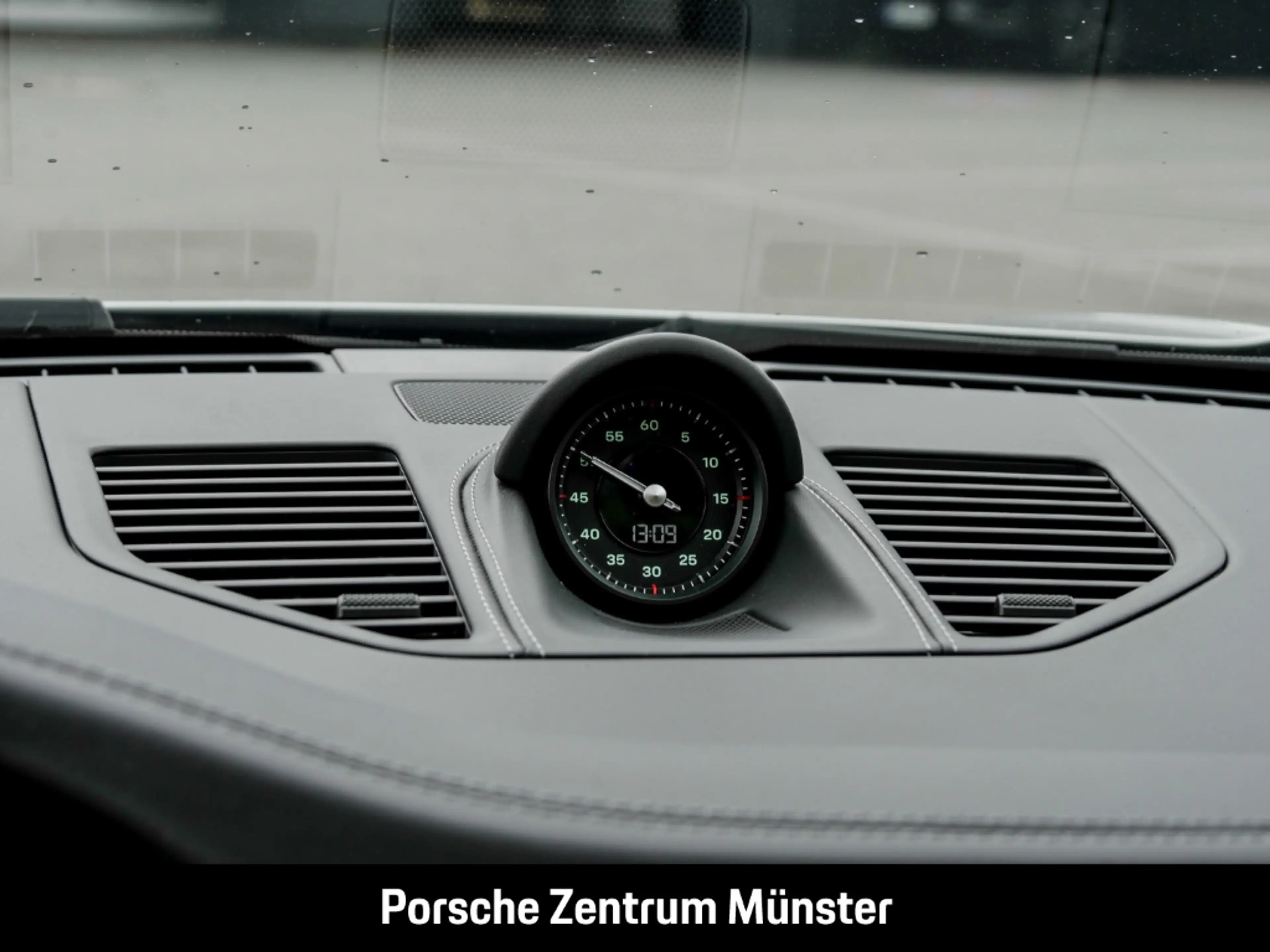 Porsche 992 911 Spirit 70 Burmester Clubleder InnoDrive — photo 11