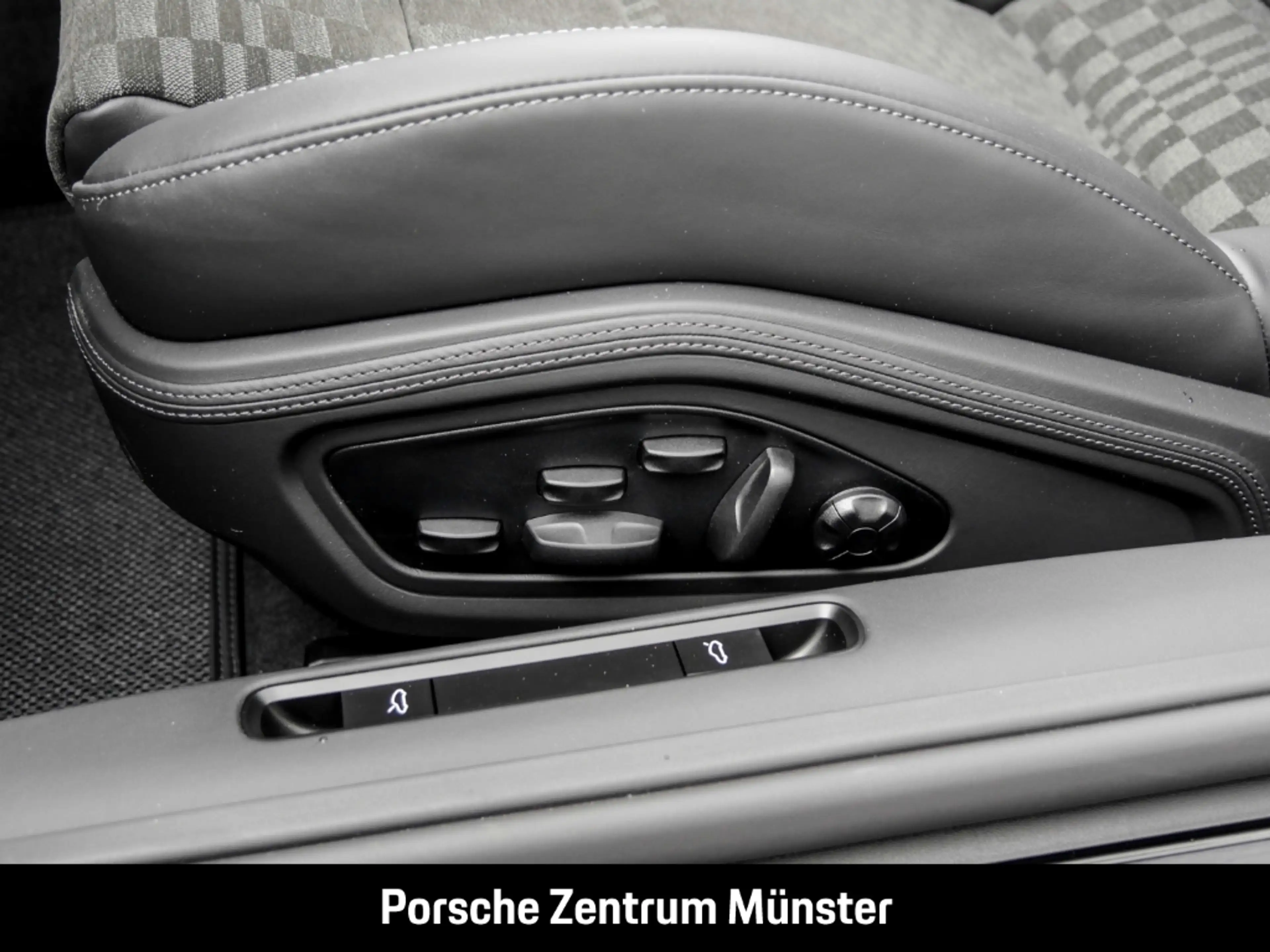 Porsche 992 911 Spirit 70 Burmester Clubleder InnoDrive — photo 14