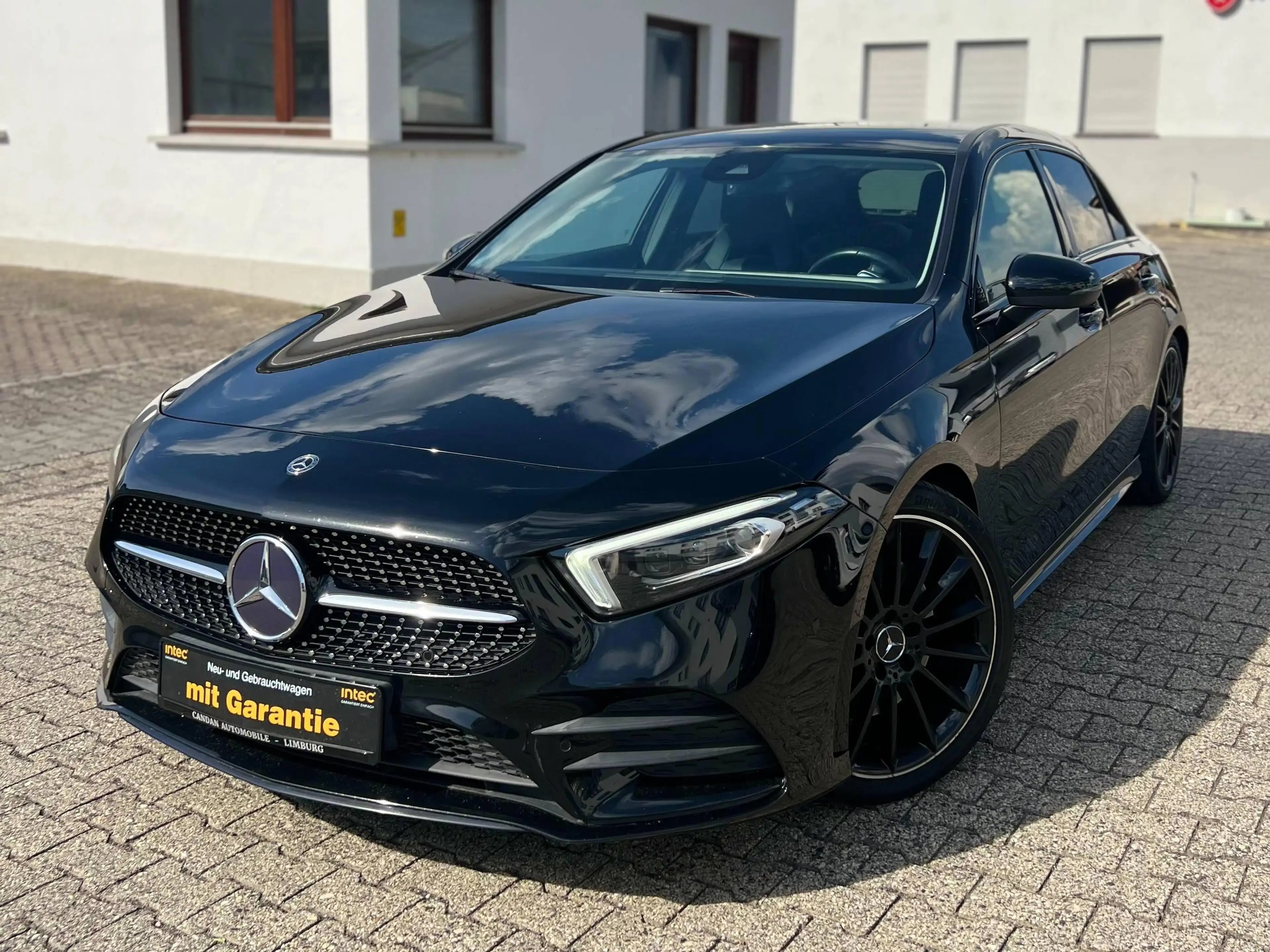 Mercedes-Benz A 220 A 220*AMG*MBUX*MULTI LED*ALL BLACK — photo 2