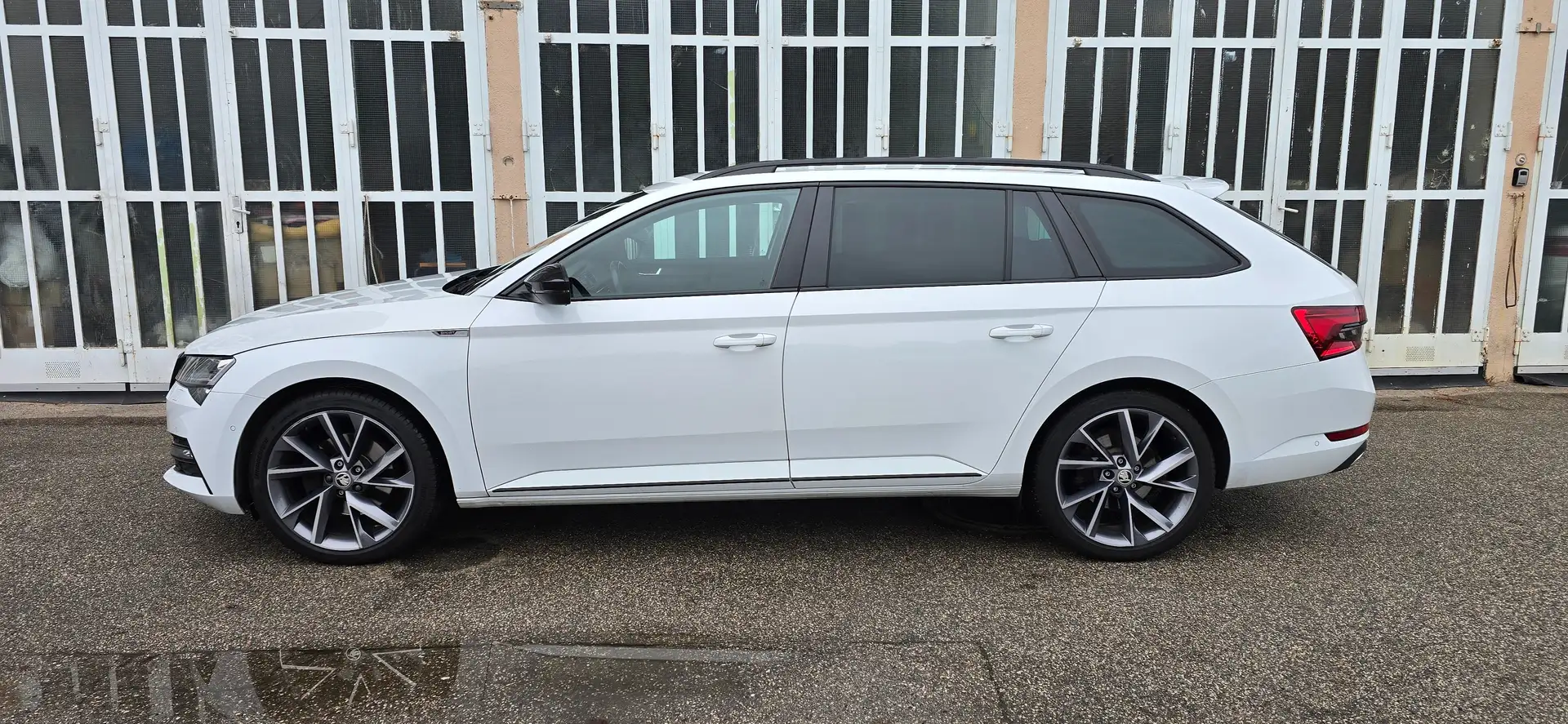 Skoda Superb Sportline 2,0 TDI DSG *Kamera*19zoll*Matrix*AHK* Weiß - 2