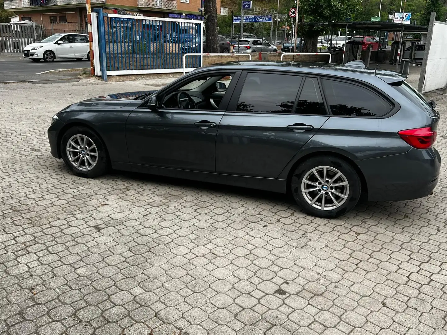 BMW 318 Serie 3 F31 318d Touring Business Advantage auto Gris - 2