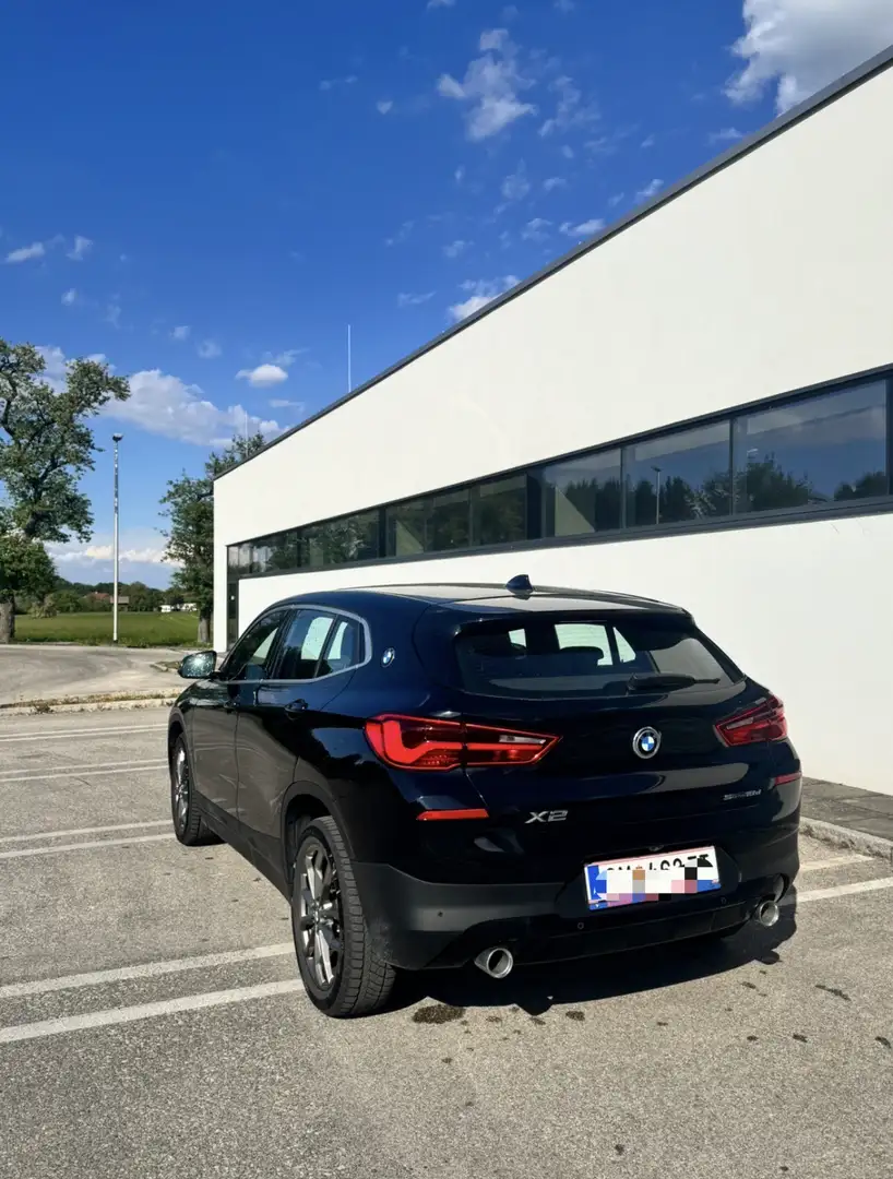 BMW X2 sDrive 18 d Schwarz - 2