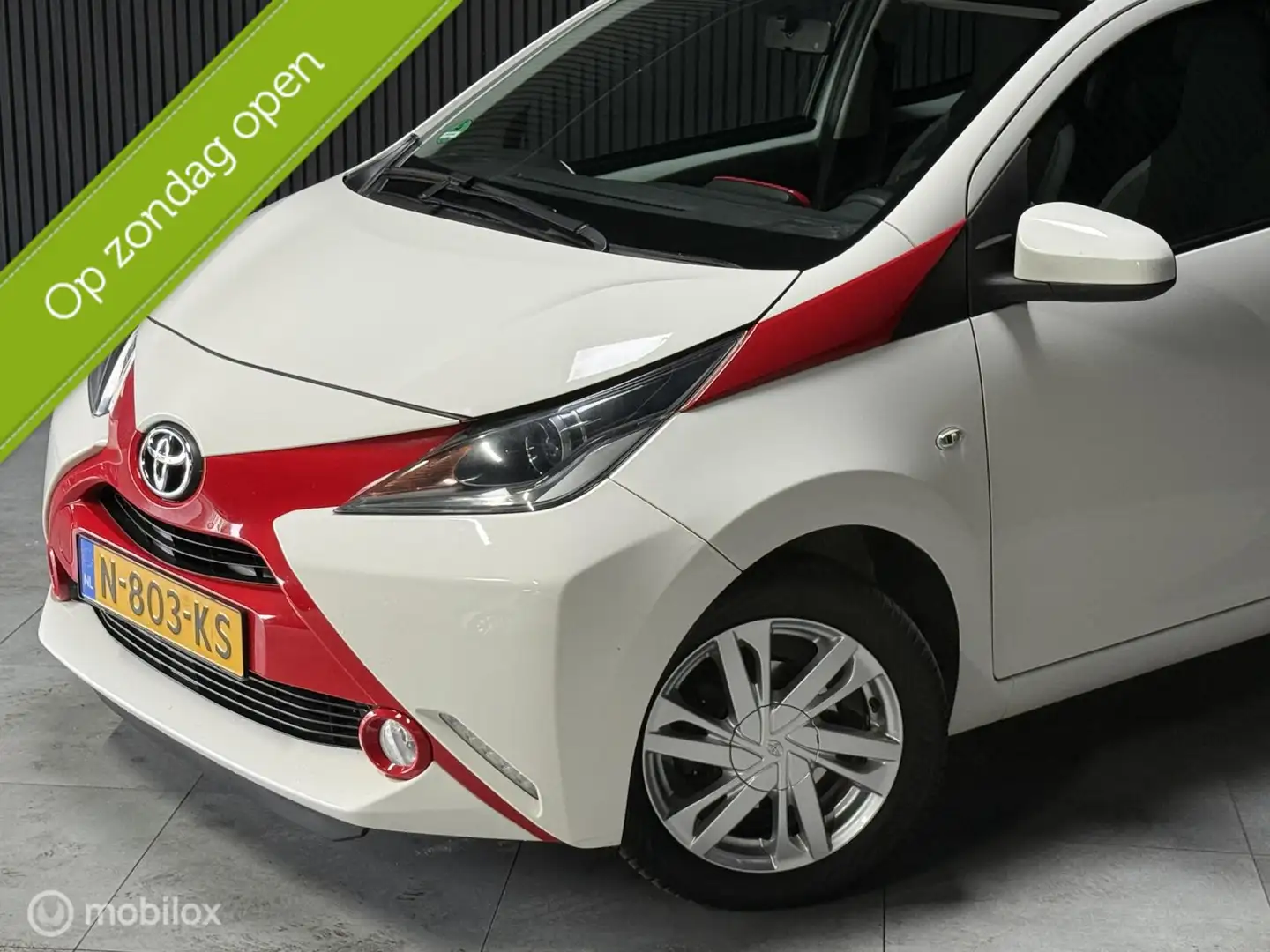 Toyota Aygo 1.0 VVT-i x-wave - Navi - Dealer onderhouden - Weiß - 2