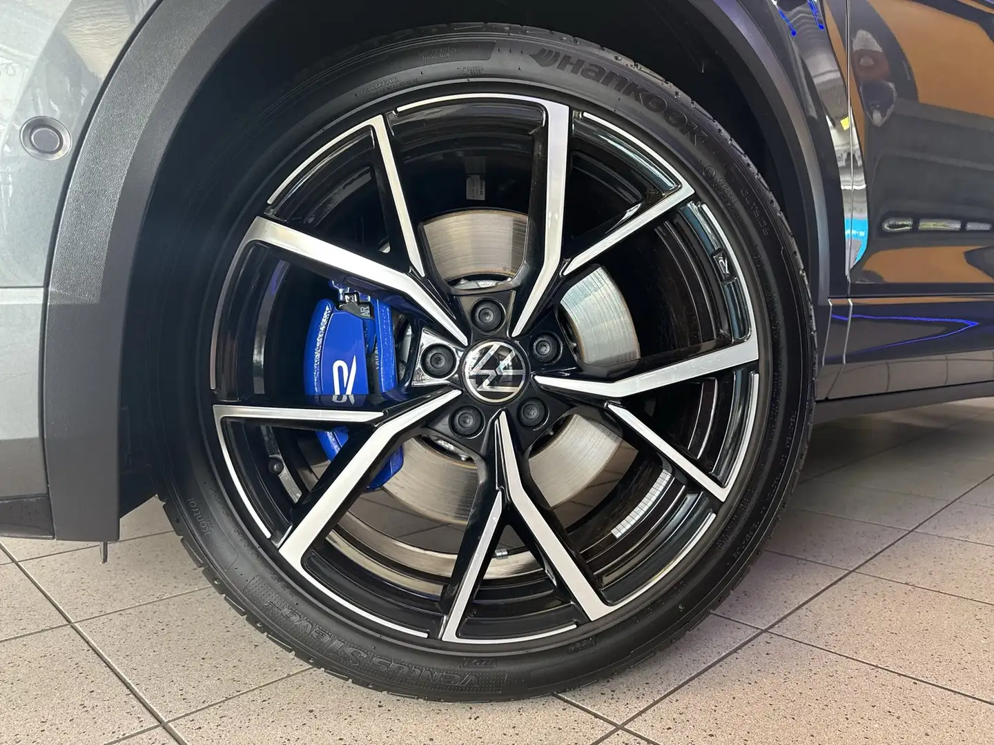 Volkswagen T-Roc R 2.0 TSI DSG 4M+MATRIX LED+NAVI+KAMERA Grau - 2