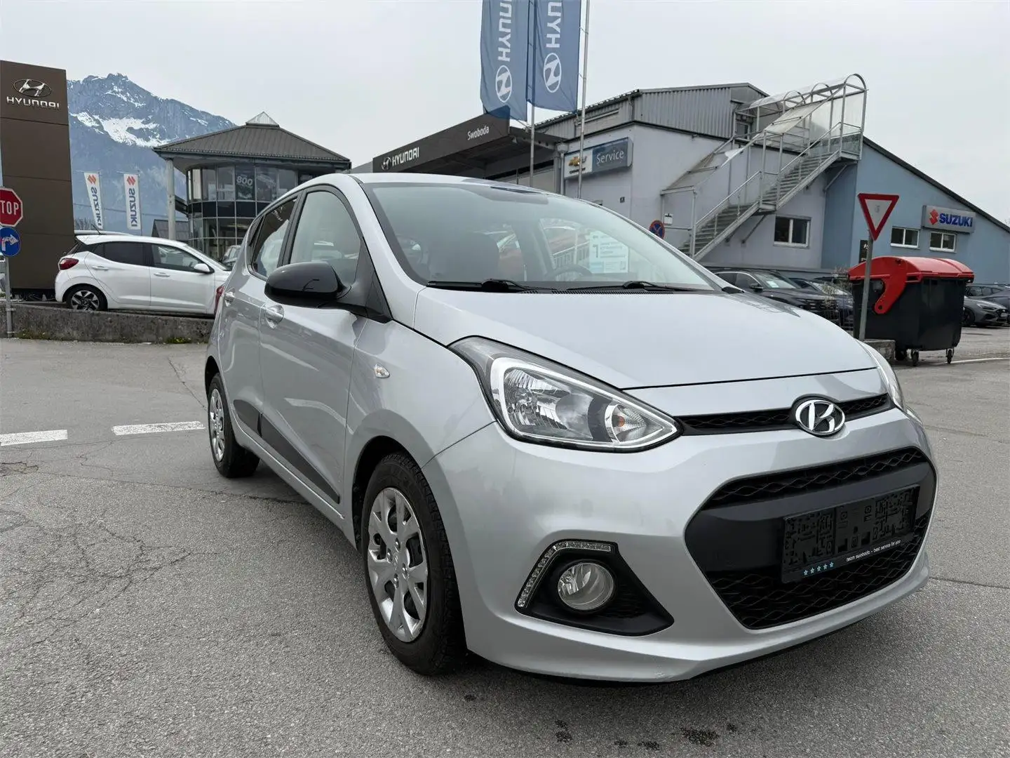 Hyundai i10 1,25 Black Line Silber - 2