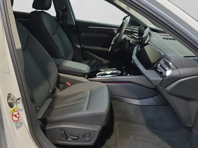 Audi A6 view 4