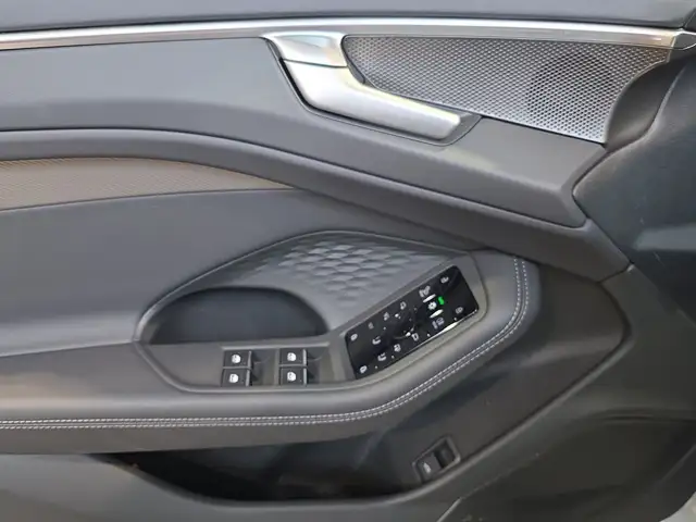 Audi A6 view 8