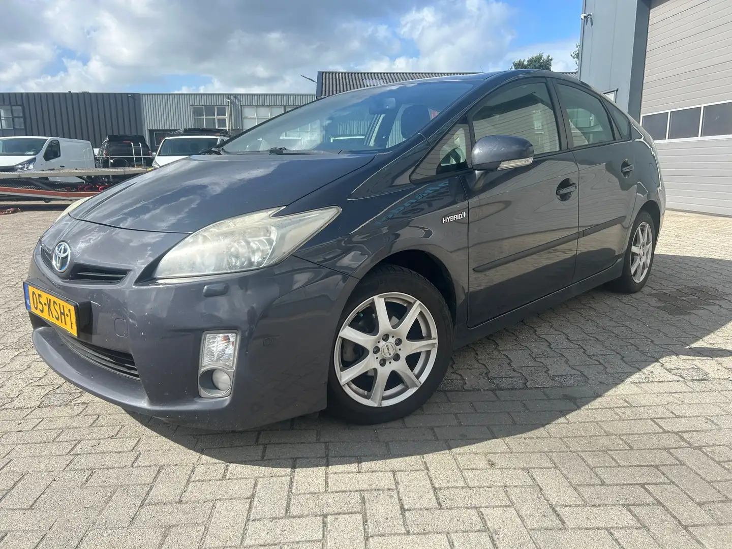 Toyota Prius 1.8 Dynamic Grijs - 2
