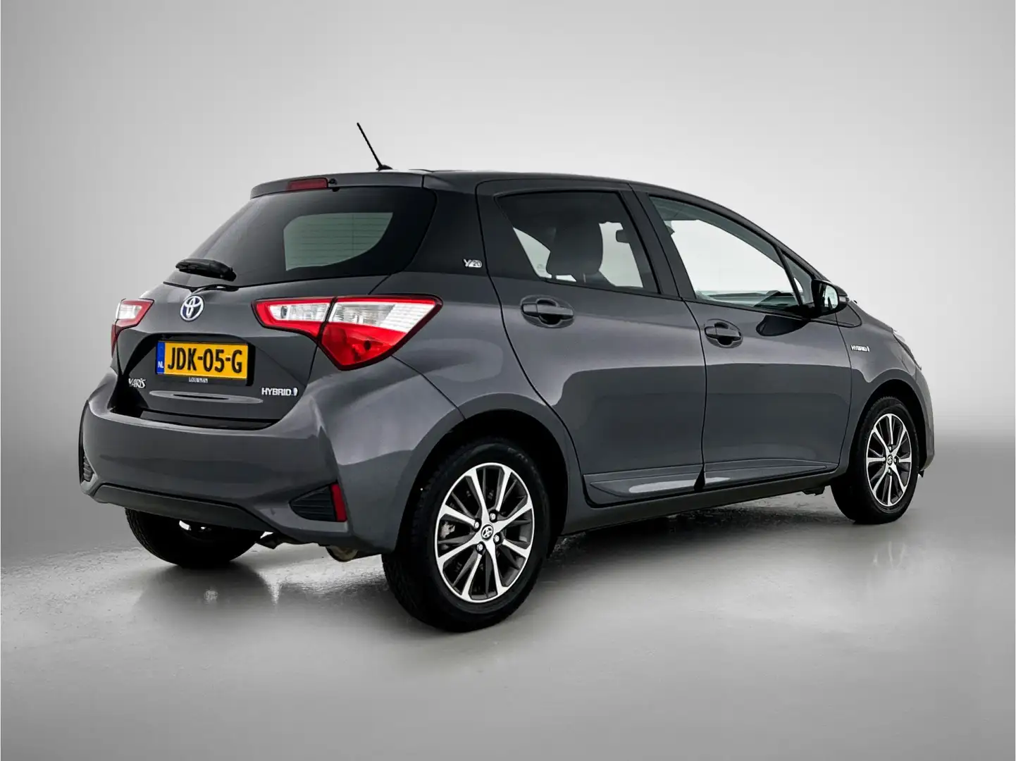 Toyota Yaris 1.5 Hybrid Y20 | 1e Eigenaar | Stoelverwarming | Grijs - 2