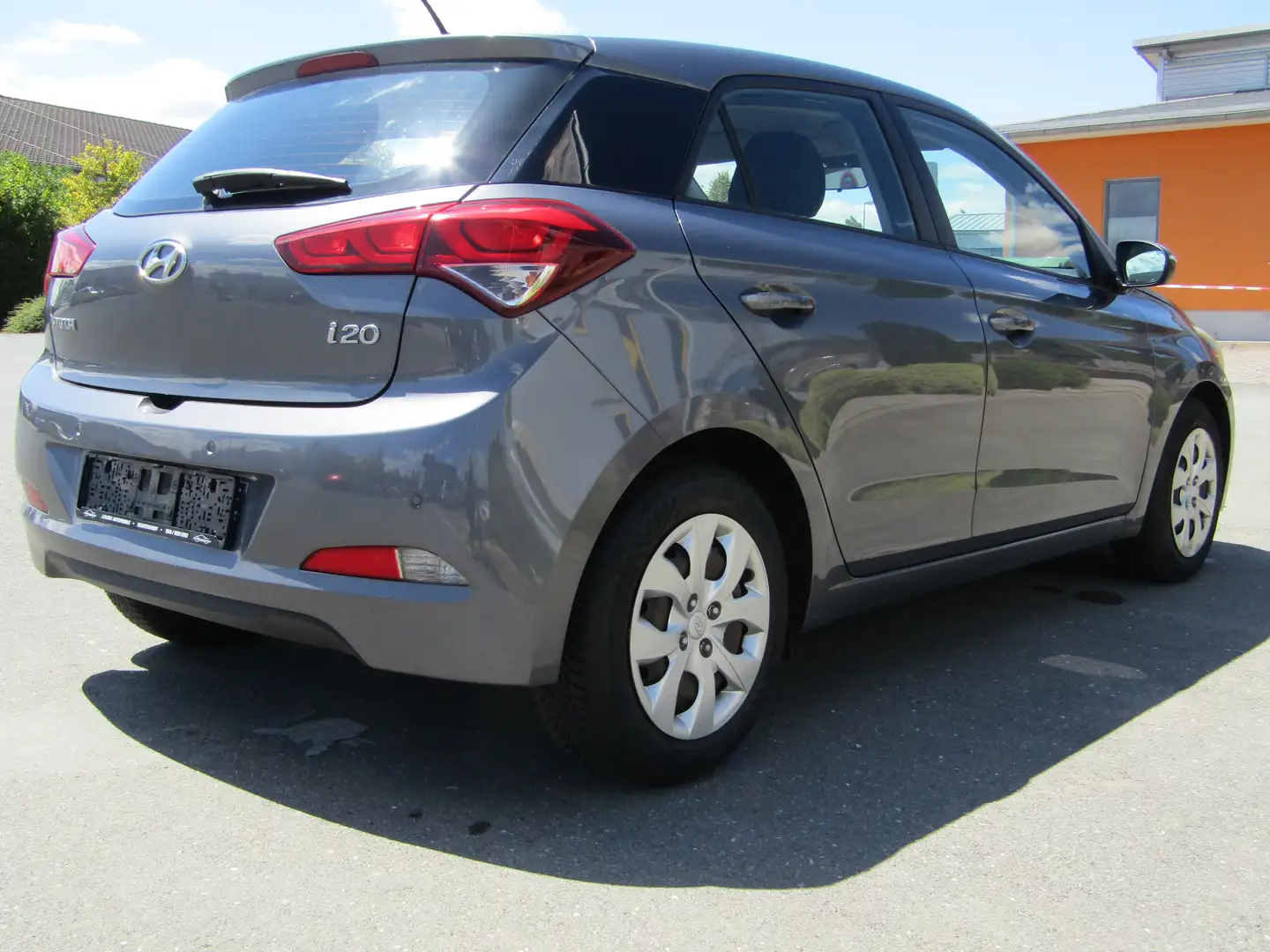 Hyundai i20 1.2 Trend, Euro 6, Allwetterreifen, TÜV/AU neu Gris - 2