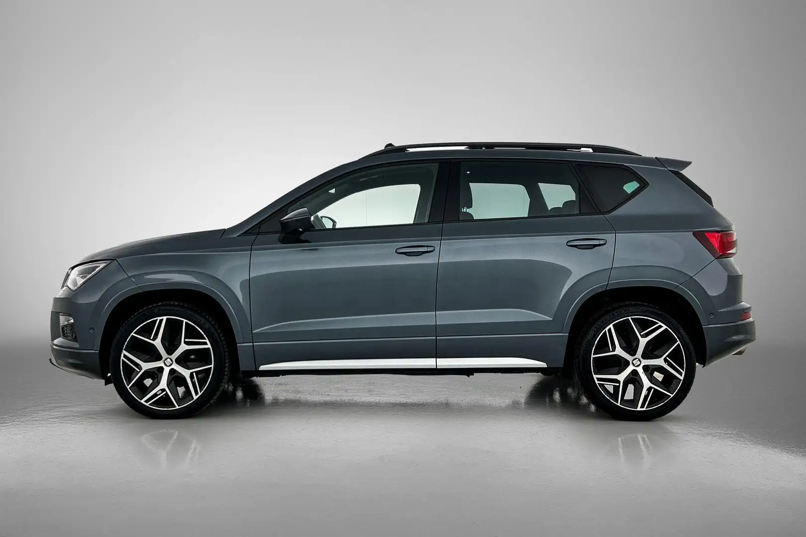 SEAT Ateca 1.5 TSI FR Business Intense Automaat (PANORAMADAK, Grijs - 2