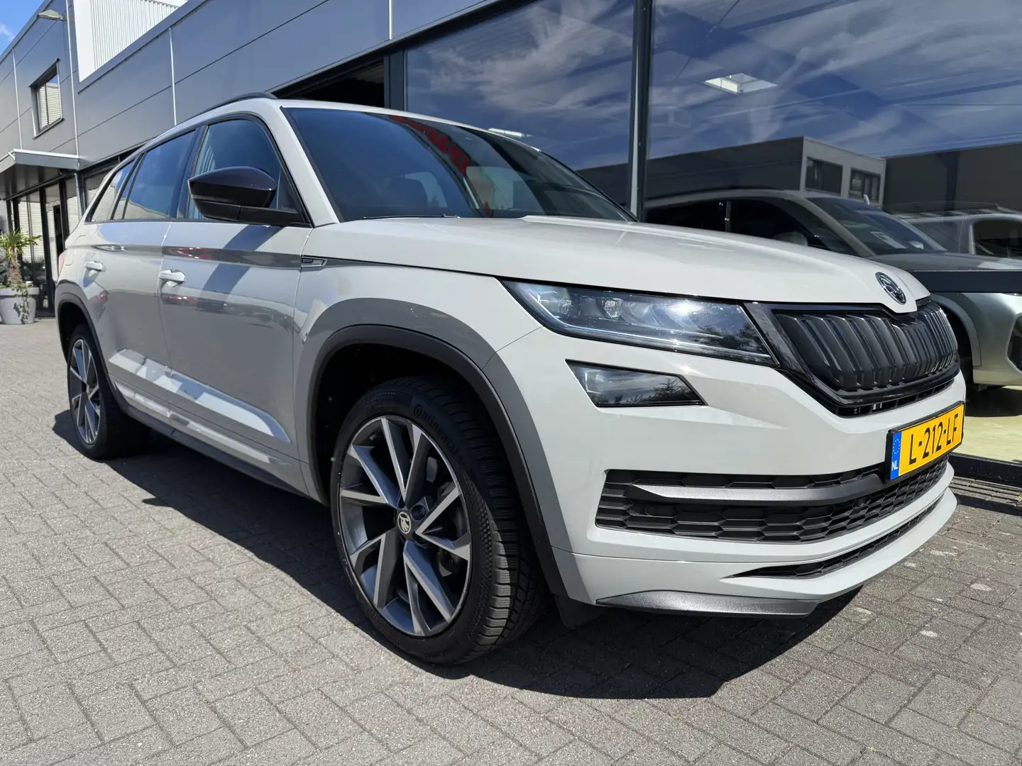 Skoda Kodiaq 1.5 TSI Sportline Business 7persoons Grijs - 2