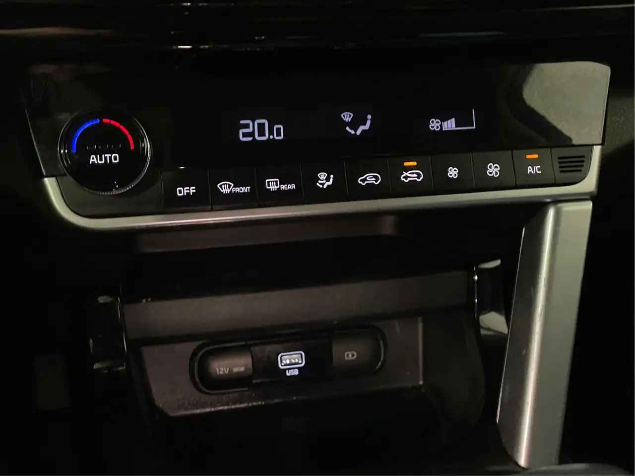 Kia Seltos снимка Kia Seltos