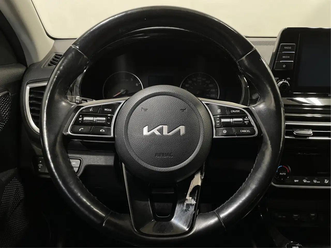 Kia Seltos снимка Kia Seltos