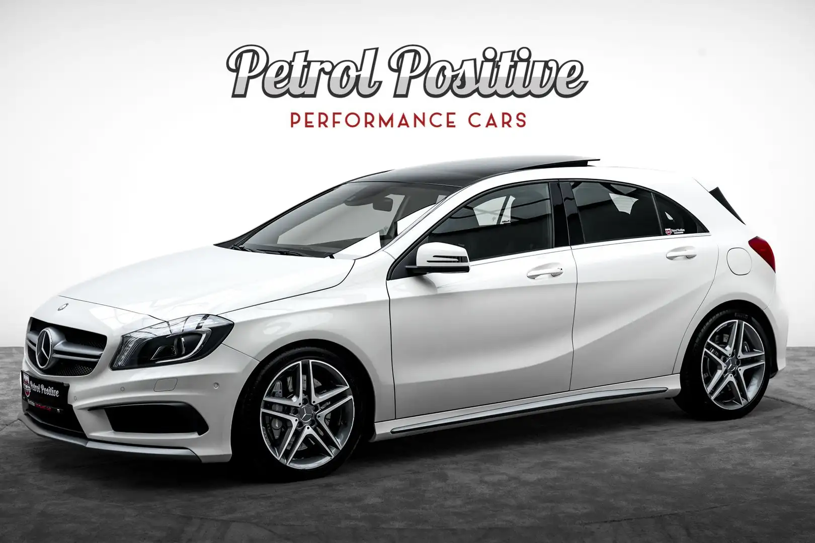 Mercedes-Benz A 45 AMG Allrad / Familienbesitz / PANO*KAMERA*NAVI*DRIVER Weiß - 1