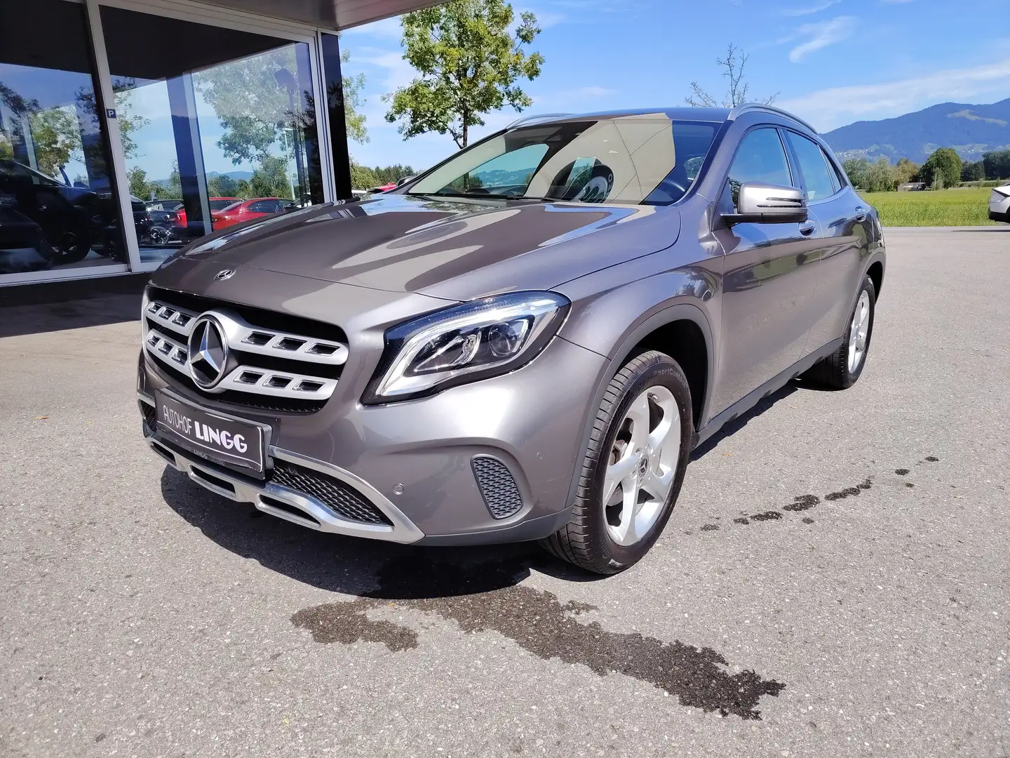 Mercedes-Benz GLA 180 GLA 180 Automatik Grau - 1