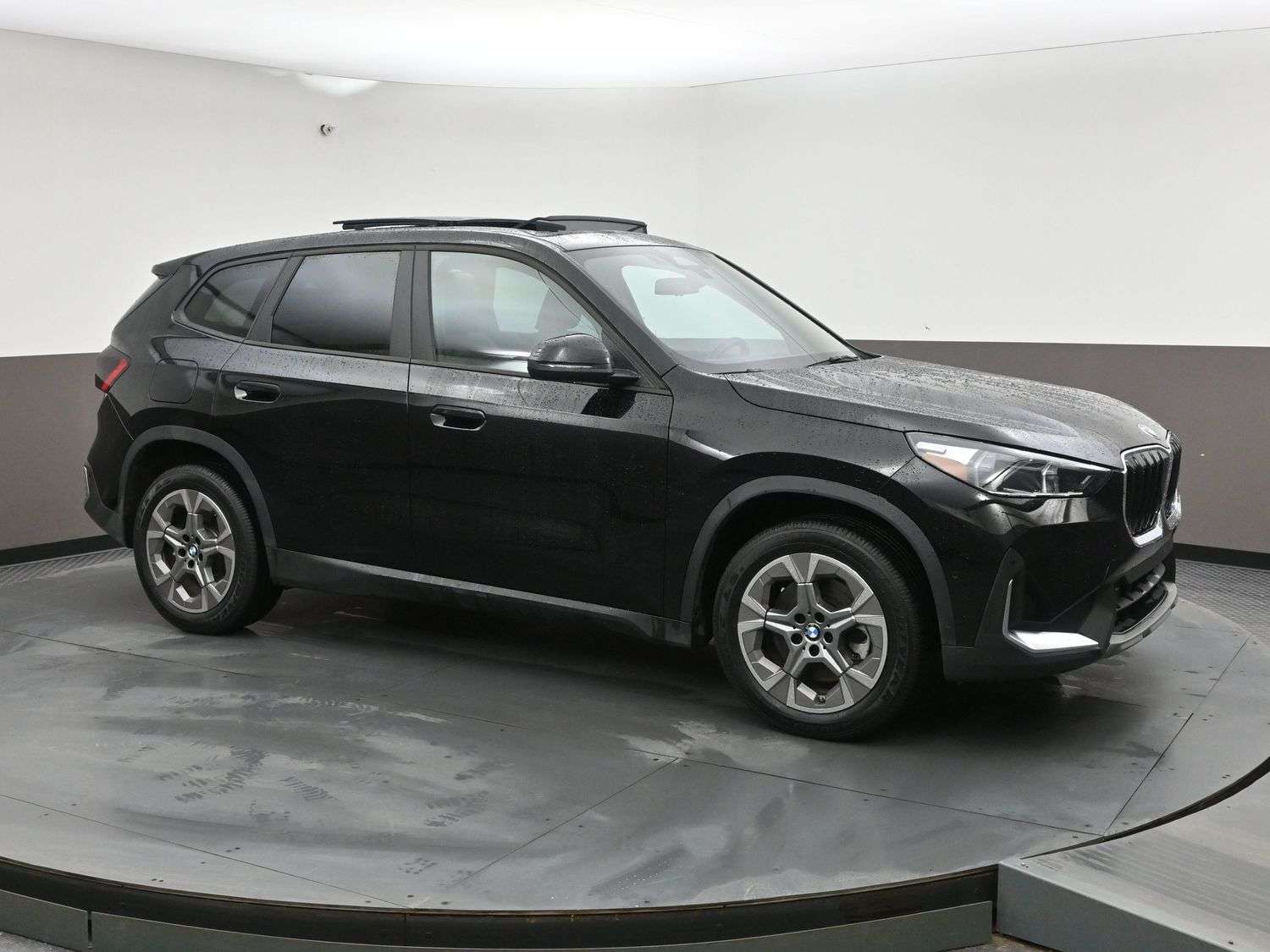 2025 BMW X1 xDrive28i PREMIUM ESSENTIAL PACKAGE, PANORAMIC MOO
