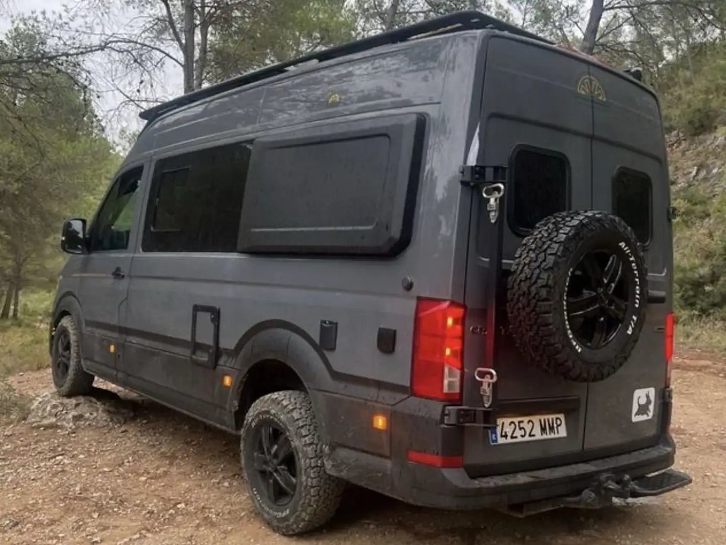 Volkswagen Crafter 30 Furgón Medio L3H2 2.0 TDI 4 Motion 4p automa Gris - 2