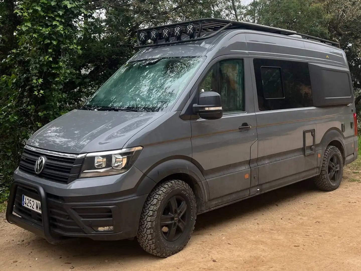 Volkswagen Crafter 30 Furgón Medio L3H2 2.0 TDI 4 Motion 4p automa Gris - 1