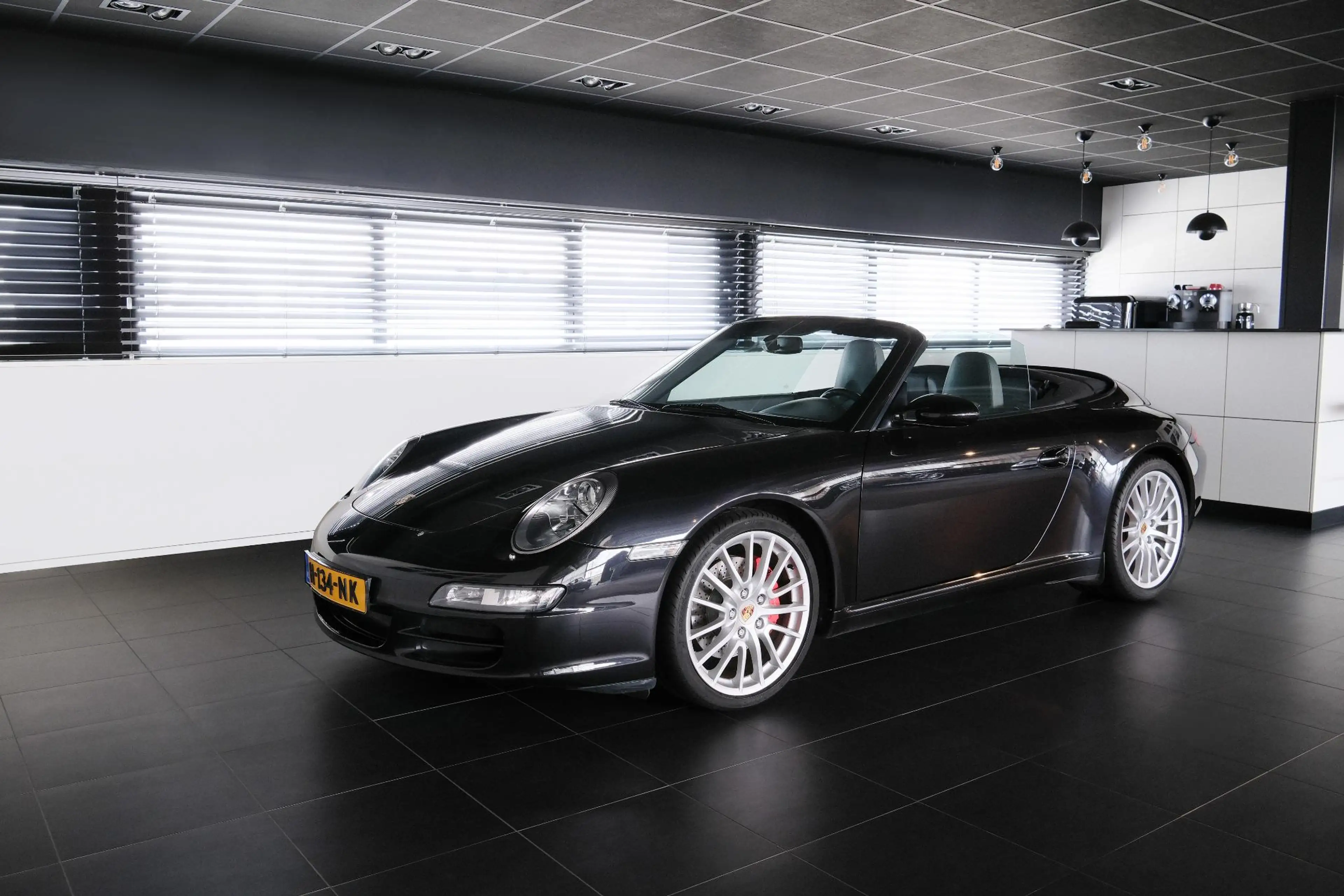 Porsche 997 Cabrio 3.8 Carrera S — photo 2